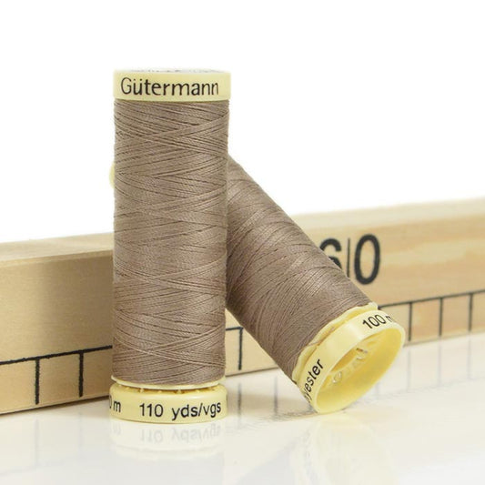 Gütermann Sewing Thread 724 Sandstone